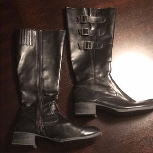Tabloid buckled riding boots